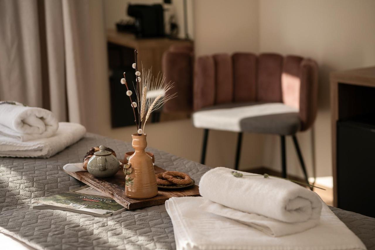 Amphitrite Hotel Chrissi Akti Chania Exterior foto