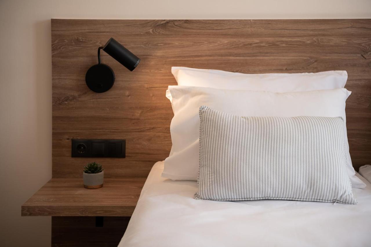 Amphitrite Hotel Chrissi Akti Chania Exterior foto