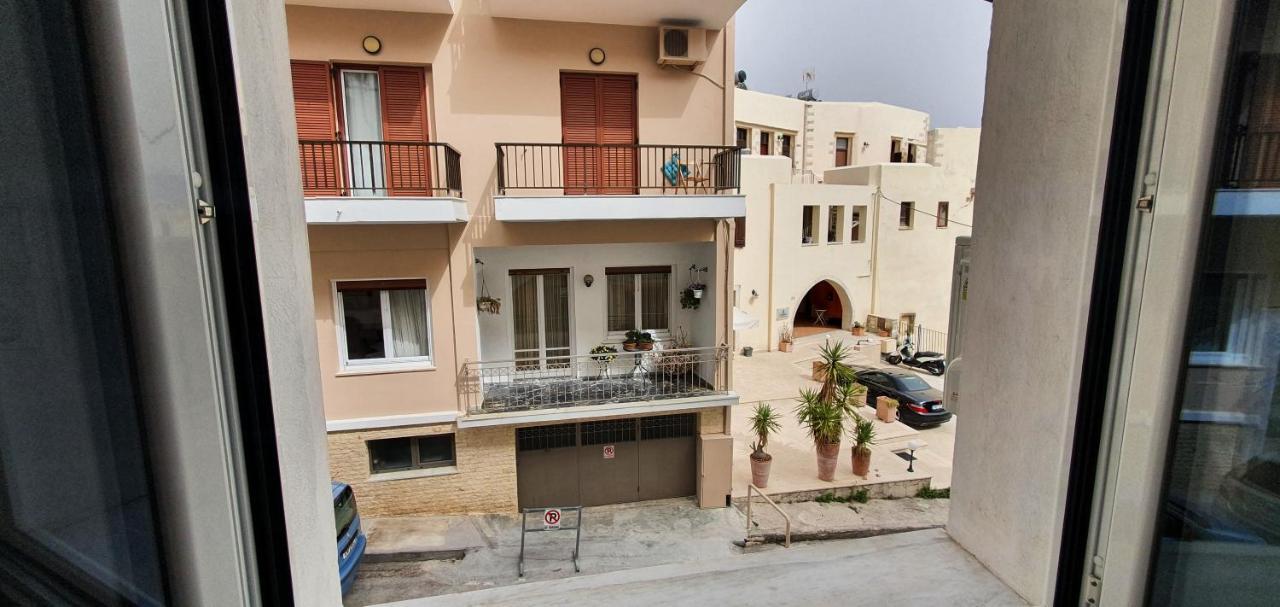 Amphitrite Hotel Chrissi Akti Chania Exterior foto